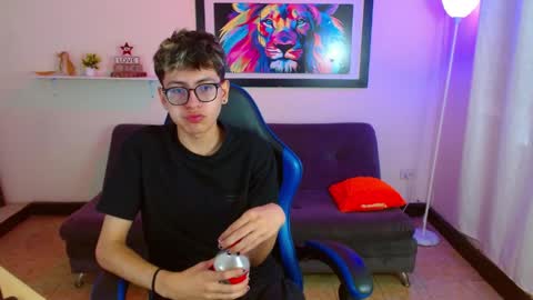 Snapshot of alexcum_18 chatting on May 2026 01:41:01 PM alex online show from May 2026 01:41:01 PM