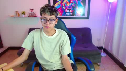 Snapshot of alexcum_18 chatting on May 2026 01:52:02 PM alex online show from May 2026 01:52:02 PM