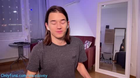 Snapshot of alexdavey chatting on December 2024 06:01:02 PM online show from December 2024 06:01:02 PM