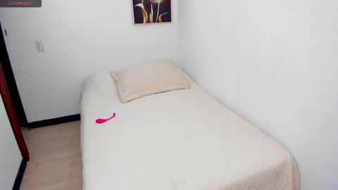 alexia_dussan online show from October 2025 11:01:02 PM