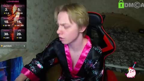 Alexis online show from November 2025 01:58:01 PM