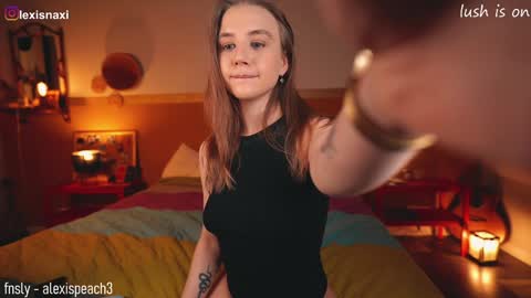 Snapshot of alexispeach chatting on February 2025 07:04:01 PM Alexis-- online show from February 2025 07:04:01 PM