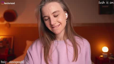 Snapshot of alexispeach chatting on March 2025 02:36:01 AM Alexis-- online show from March 2025 02:36:01 AM