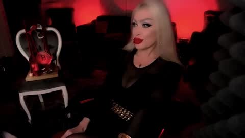 Snapshot of alfa_female chatting on December 2024 06:54:01 AM AlfaFemale online show from December 2024 06:54:01 AM