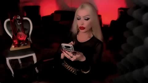 Snapshot of alfa_female chatting on December 2024 10:01:02 AM AlfaFemale online show from December 2024 10:01:02 AM