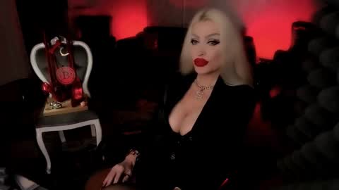 Snapshot of alfa_female chatting on December 2024 12:19:01 AM AlfaFemale online show from December 2024 12:19:01 AM