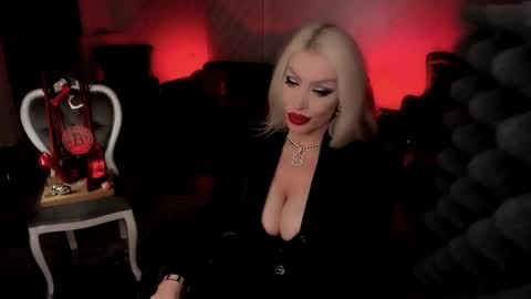 Snapshot of alfa_female chatting on December 2024 04:09:02 AM AlfaFemale online show from December 2024 04:09:02 AM
