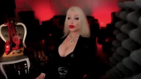 Snapshot of alfa_female chatting on January 2025 06:28:02 AM AlfaFemale online show from January 2025 06:28:02 AM