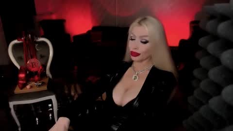 Snapshot of alfa_female chatting on January 2025 07:42:02 AM AlfaFemale online show from January 2025 07:42:02 AM