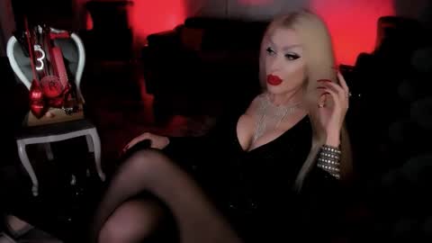 Snapshot of alfa_female chatting on September 2025 05:34:01 PM AlfaFemale online show from September 2025 05:34:01 PM