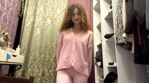 Tatiana online show from November 2025 06:28:01 PM