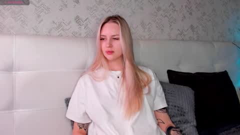 Snapshot of alice_elf chatting on October 2025 11:55:01 PM Alice online show from October 2025 11:55:01 PM