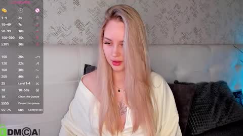 Snapshot of alice_elf chatting on October 2025 11:13:02 PM Alice online show from October 2025 11:13:02 PM
