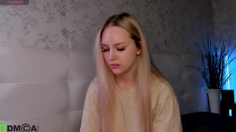 Snapshot of alice_elf chatting on October 2025 10:53:02 PM Alice online show from October 2025 10:53:02 PM