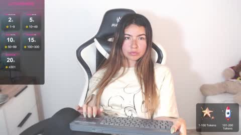 Snapshot of alice_middle01 chatting on January 2025 08:10:02 PM Alice online show from January 2025 08:10:02 PM