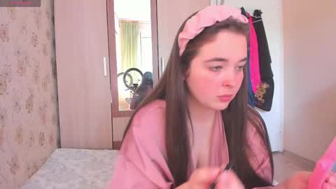Snapshot of alice_next_door_ chatting on June 2026 11:23:01 AM Alice online show from June 2026 11:23:01 AM