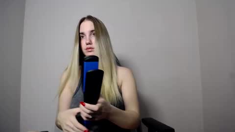 Snapshot of alice_rays_ chatting on December 2025 06:51:01 AM Alice online show from December 2025 06:51:01 AM