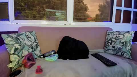 alice_simpson1 online show from October 2025 11:54:01 AM
