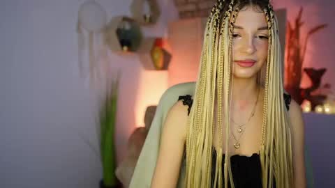 Snapshot of alicee_kiss chatting on December 2024 08:04:02 PM Alicee Kiss online show from December 2024 08:04:02 PM