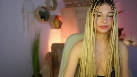Snapshot of alicee_kiss chatting on January 2025 07:18:02 PM Alicee Kiss online show from January 2025 07:18:02 PM
