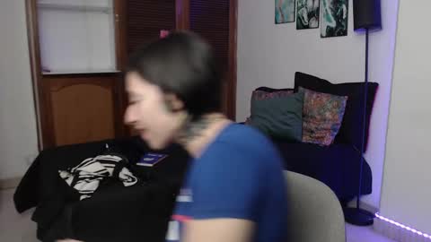 alicee_logan_ online show from October 2025 01:58:02 AM