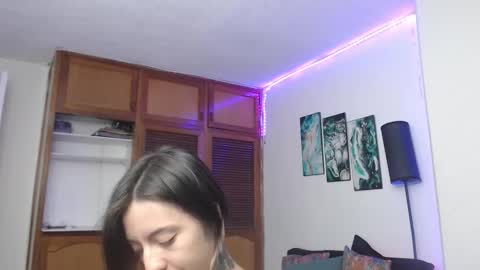 alicee_logan_ online show from October 2025 01:27:01 AM