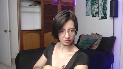 alicee_logan_ online show from November 2025 01:26:02 AM