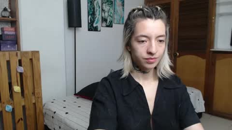 alicee_logan_ online show from May 2026 02:52:01 AM