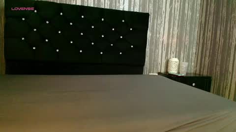 Snapshot of alicee_moonn chatting on April 2026 07:05:01 PM alicee_moonn online show from April 2026 07:05:01 PM