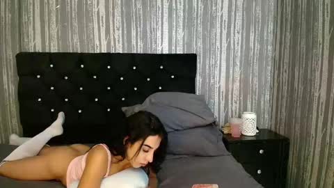 Snapshot of alicee_moonn chatting on April 2026 11:02:02 PM alicee_moonn online show from April 2026 11:02:02 PM