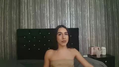 Snapshot of alicee_moonn chatting on May 2026 09:01:02 PM alicee_moonn online show from May 2026 09:01:02 PM