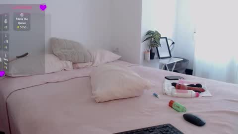 Snapshot of alicee_wonders chatting on September 2025 09:31:02 AM Alice online show from September 2025 09:31:02 AM