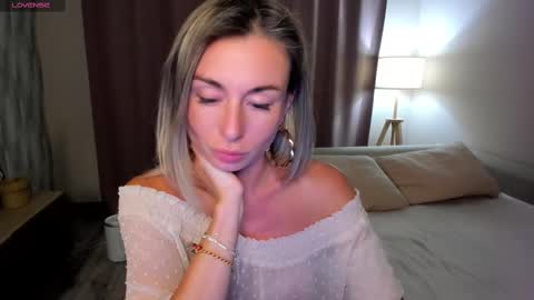 Snapshot of aliceevan chatting on February 2025 03:35:01 PM Daniella online show from February 2025 03:35:01 PM