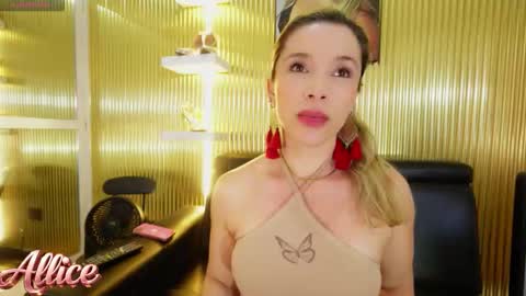 Snapshot of aliceglamour chatting on February 2026 07:10:01 PM Allice online show from February 2026 07:10:01 PM