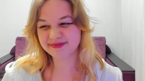 Snapshot of alicepopsy chatting on June 2026 08:44:01 PM Alice online show from June 2026 08:44:01 PM