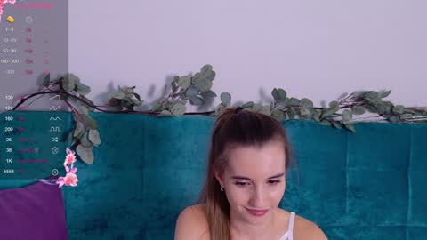 Snapshot of aliceweiss_ chatting on December 2024 11:22:01 AM Alice online show from December 2024 11:22:01 AM