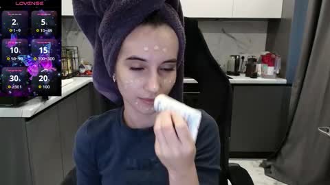 Snapshot of aliceweiss_ chatting on September 2025 03:30:02 AM Alice online show from September 2025 03:30:02 AM
