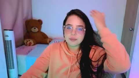Snapshot of alicia_hotxx chatting on April 2026 06:19:02 PM alison online show from April 2026 06:19:02 PM