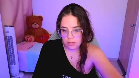 Snapshot of alicia_hotxx chatting on April 2026 09:39:33 PM alison online show from April 2026 09:39:33 PM