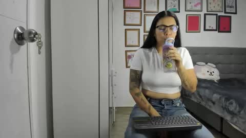 Snapshot of alicia_rainbow chatting on May 2026 03:58:01 AM alicia_rainbow online show from May 2026 03:58:01 AM