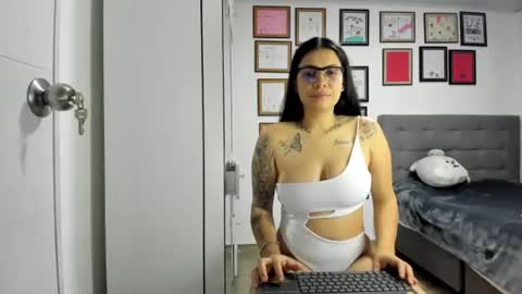 Snapshot of alicia_rainbow chatting on June 2026 04:25:01 AM alicia_rainbow online show from June 2026 04:25:01 AM