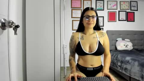 Snapshot of alicia_rainbow chatting on June 2026 03:11:01 AM alicia_rainbow online show from June 2026 03:11:01 AM