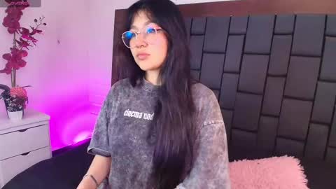 Snapshot of aliice_blond chatting on September 2025 04:23:02 AM Aliice Blond online show from September 2025 04:23:02 AM