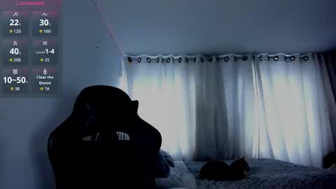 aliice_walker_ online show from February 2026 01:07:02 PM