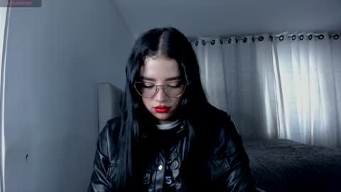 aliice_walker_ online show from June 2026 10:03:02 PM
