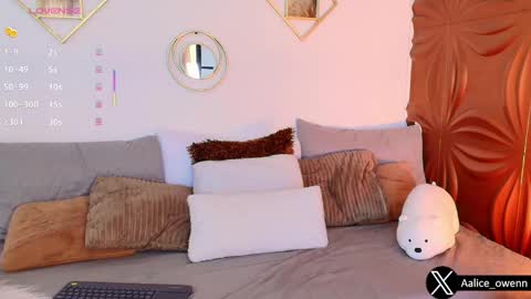 Alicie online show from October 2025 09:43:02 PM