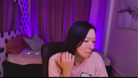 Alina online show from December 2024 07:00:01 PM