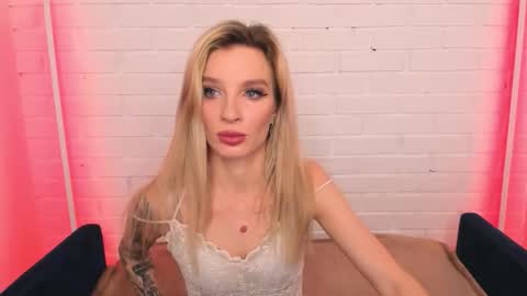 Alina online show from December 2025 01:35:02 AM