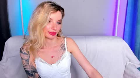 Snapshot of alina_lovelyx chatting on June 2026 02:17:02 AM Alina online show from June 2026 02:17:02 AM