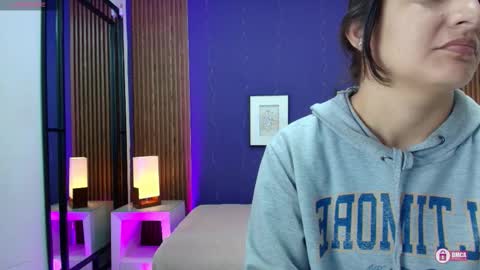 Snapshot of alina_martinelli chatting on October 2025 12:05:02 PM Alina online show from October 2025 12:05:02 PM